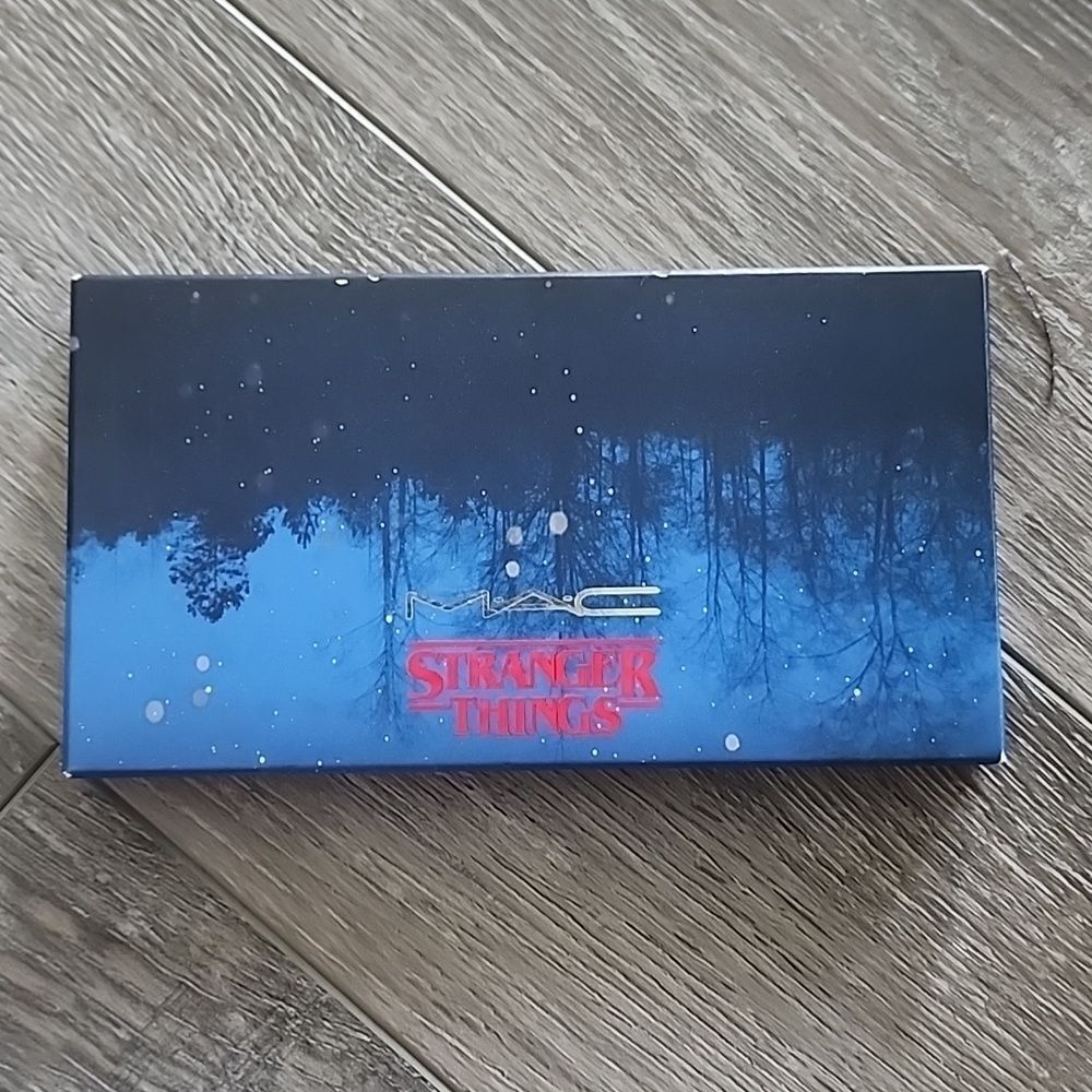 M.A.C. THE VOID EYE PALETTE LIMITED EDITION